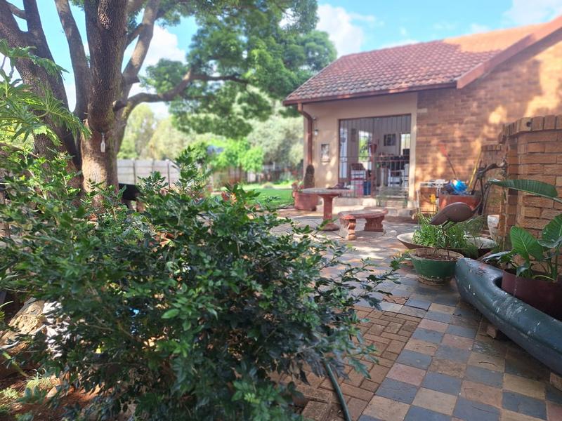 6 Bedroom Property for Sale in Stilfontein North West